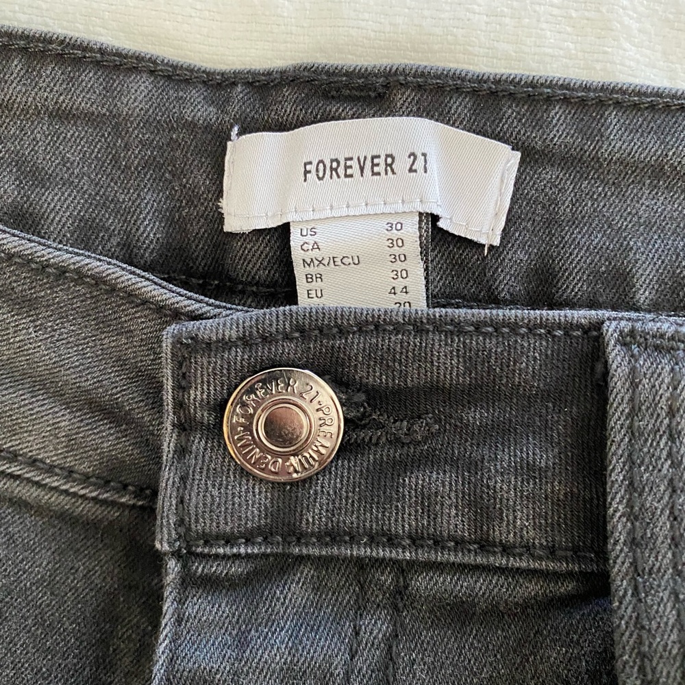 Shorts - Picture 3 of 6